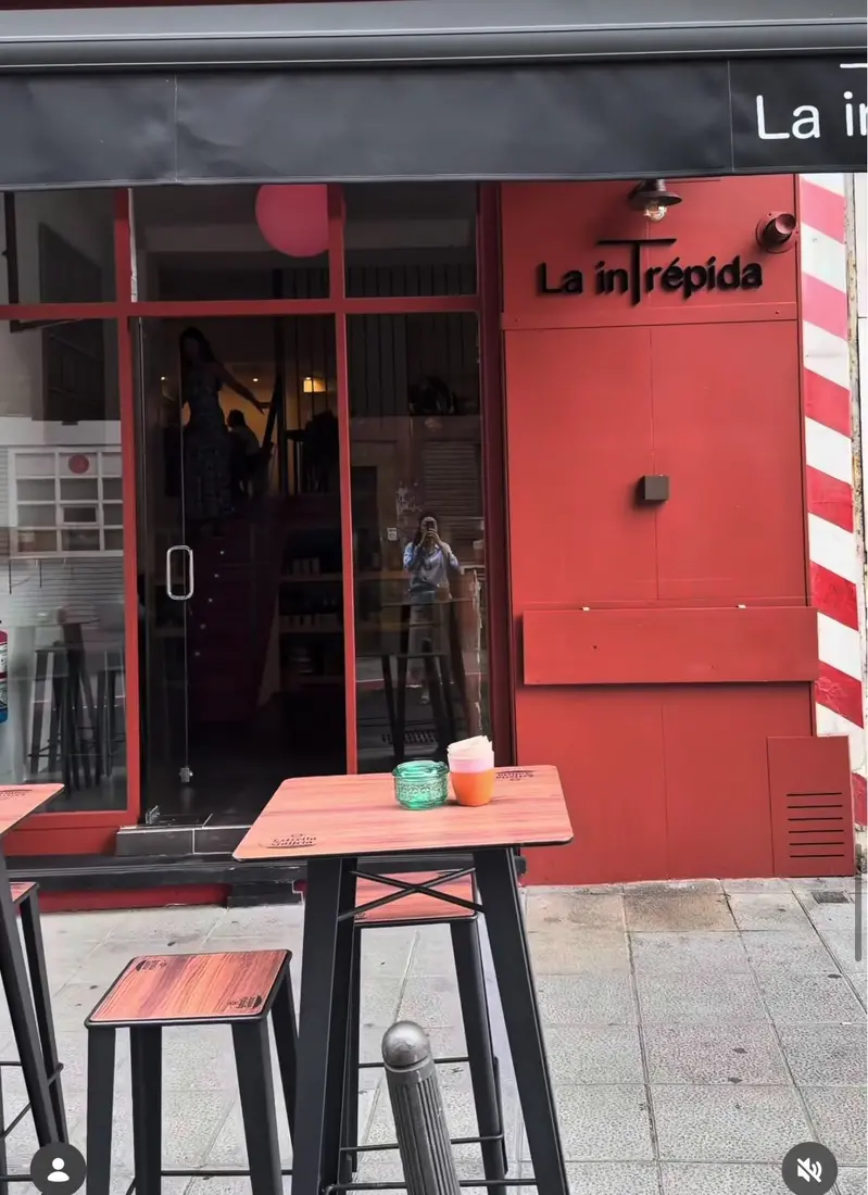 Fachada roja de La inTrépida